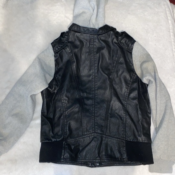 Leather jacket - Picture 2 of 7